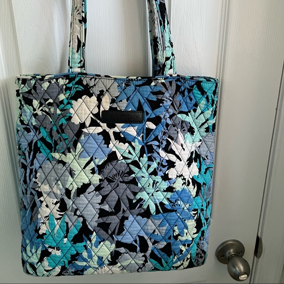 VERA BRADLEY Tote with 2 matching ZIPPER POUCHES (in CAMO FLORAL pattern) - Picture 2 of 13
